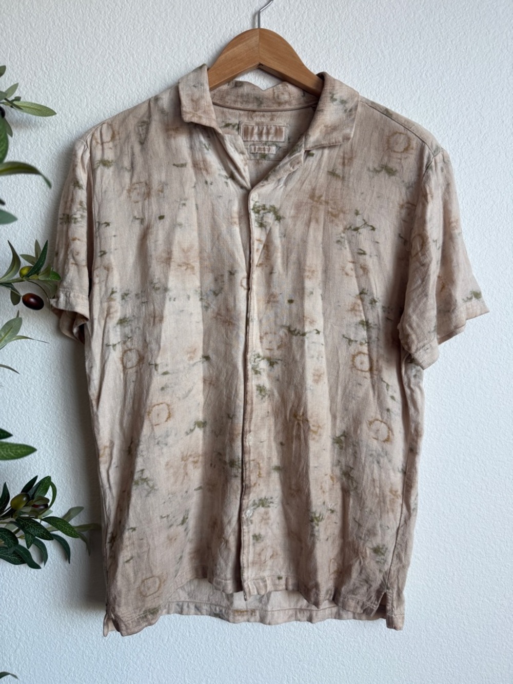 Porter & Ash Men’s Linen Blend Button Down Shirt Neutral Beige Tan Green Tie Dye